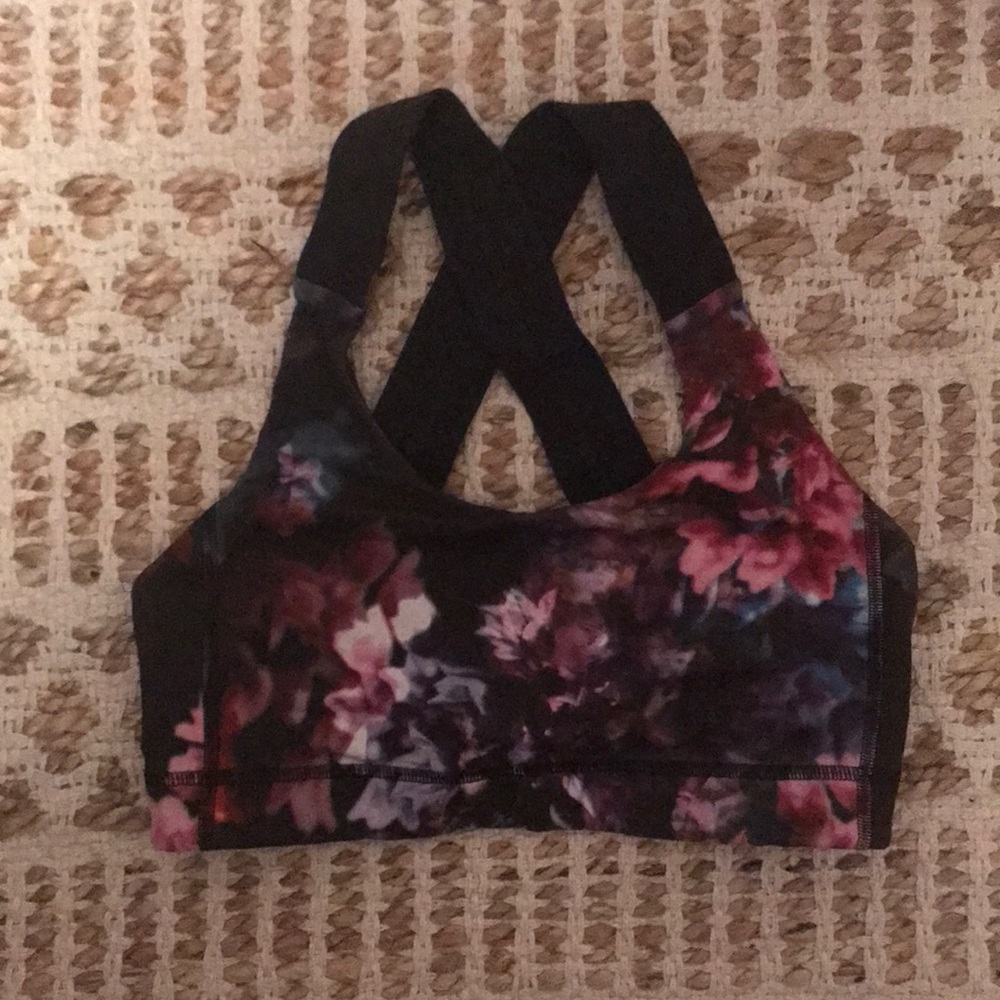 Lululemon sports bra